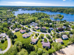 Family-friendly cottages by Lake Bella Vista